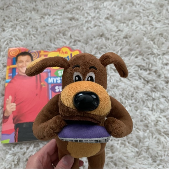 🐶 The Wiggles Book and Wags The Dog Stuffed Animal - Picture 2 of 7